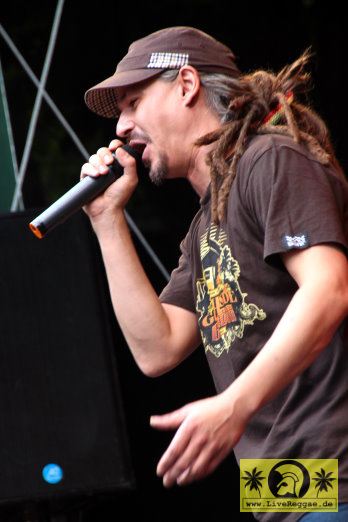 Ganjaman (D) with The Evolution Band - 10 Jahre Ganjaman beim Reggae Jam - 17. Reggae Jam, Bersenbrueck 06. August 2011 (12).JPG